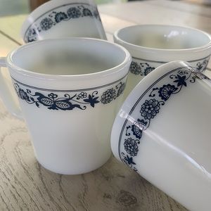 4 Vintage Pyrex - Old Town / Blue Onion coffee mugs retro collectible cups